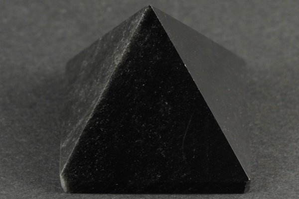 ピラミッド型 天然黒曜石 55.2g