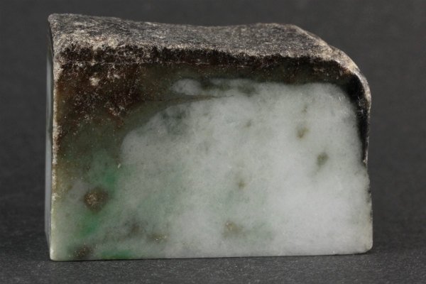 ミャンマー産翡翠 原石 磨き 193g｜天然石 原石 通販のキラリ石