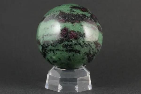 ルビーインゾイサイト 丸玉 62mm メイン画像