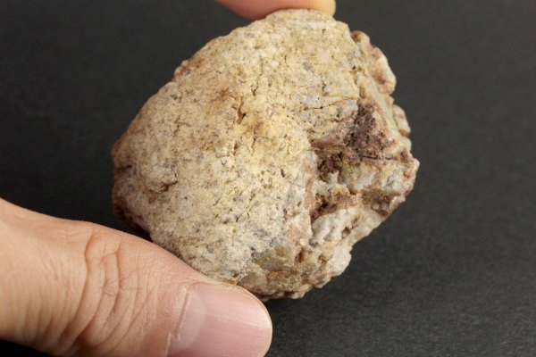 キングマン産 ターコイズ 原石 母岩付き 518g