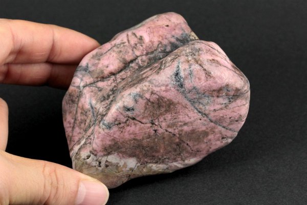ロードナイト(薔薇輝石)原石 磨き 412g｜天然石 原石 通販 キラリ石