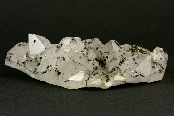 エピドート (緑簾石)付き 水晶クラスター 176g｜天然石 原石 通販の