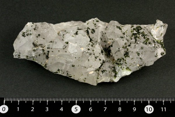 エピドート (緑簾石)付き 水晶クラスター 176g｜天然石 原石 通販の