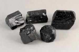 ブラックトルマリン 原石 磨き 125g｜天然石 原石 通販キラリ石