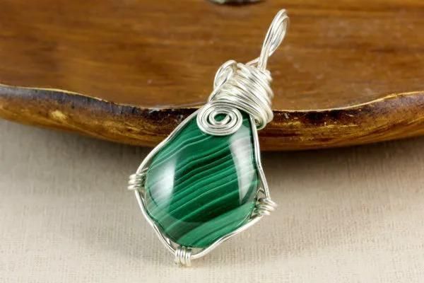 ワイヤーペンダントトップ 〜マラカイト〜 メイン画像