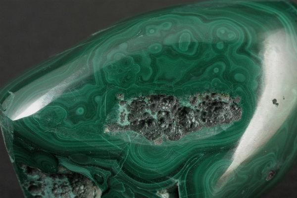 マラカイト(Malachite)1.8㎏原石磨き コンゴ産孔雀石 「再会」「恋の 