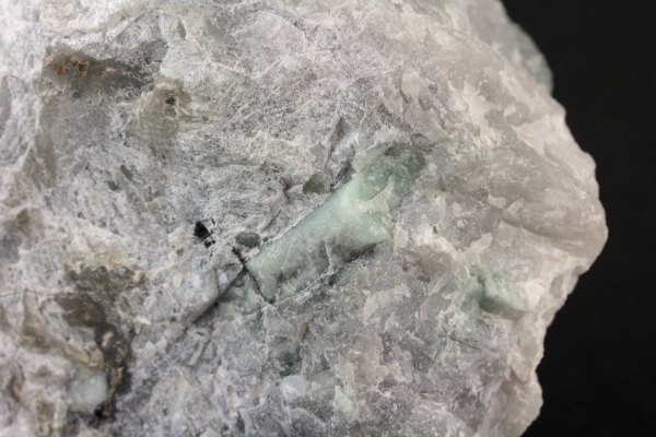 エメラルド (翠玉) 原石449g｜天然石 原石 通販のキラリ石