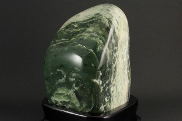 ネフライト(軟玉) 置石 2.1kg｜天然石 原石 通販のキラリ石