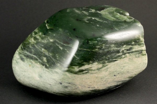 ネフライト(軟玉) 置石 2.1kg｜天然石 原石 通販のキラリ石