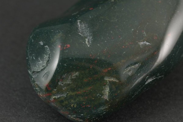 ブラッドストーン 原石 磨き 117g｜天然石 原石 通販のキラリ石