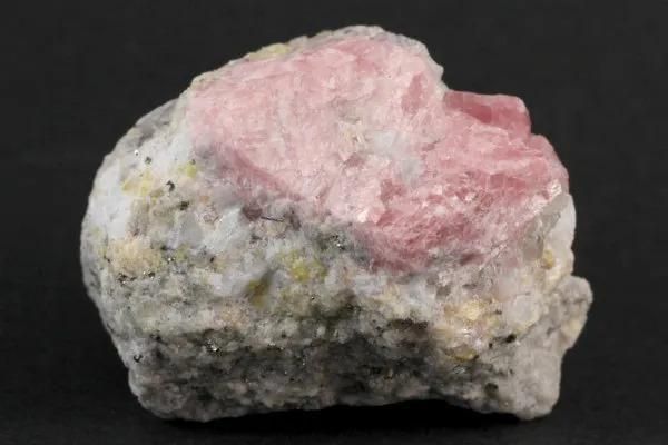 ロードクロサイト 原石 81g メイン画像