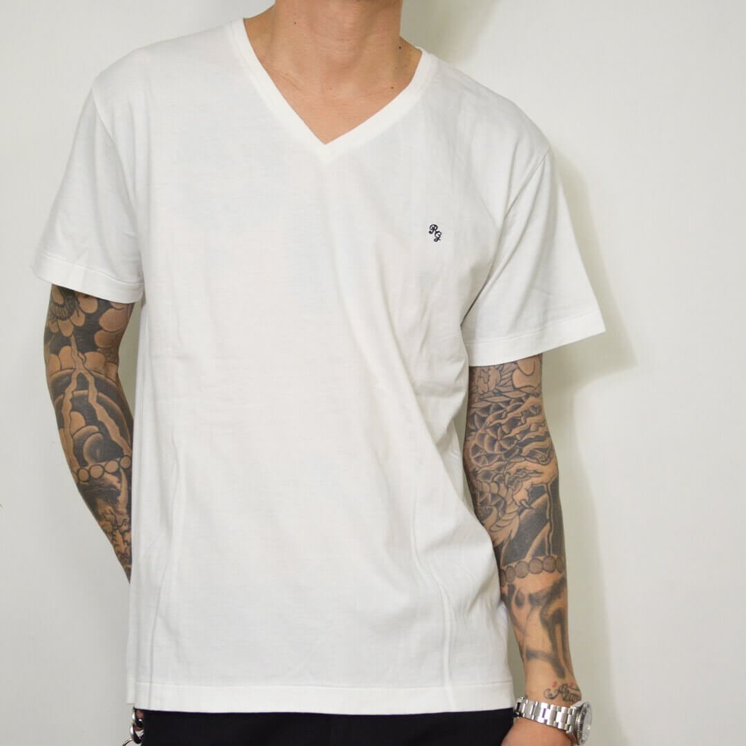 RUDE GALLERY ] ロゴ刺繍VネックTシャツ / LOGO EMB V NECK TEE