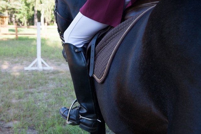 乗馬用品・馬具の専門店 オリエンタルソフィー｜ショートブーツを履くときはチャップスが必要？