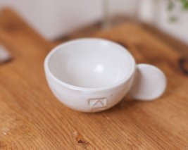 フィンランドの陶芸作家Anneli Saino 陶器のミニカップ 白