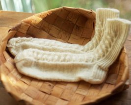 フィンランド 手編みの靴下 生成り