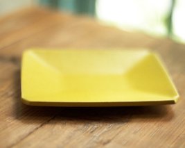 フィンランドの陶芸作家Anneli Saino 陶器のお皿 黄色