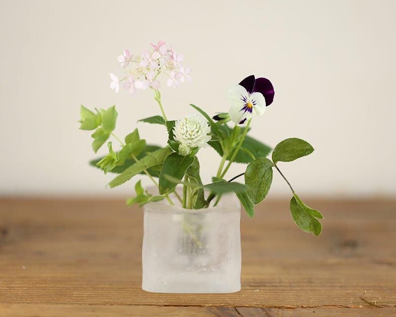 しかくいガラスの花器（剣山つき）