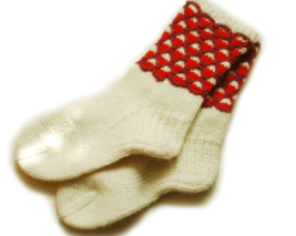 ラトビア　手編みの靴下　赤×白　M