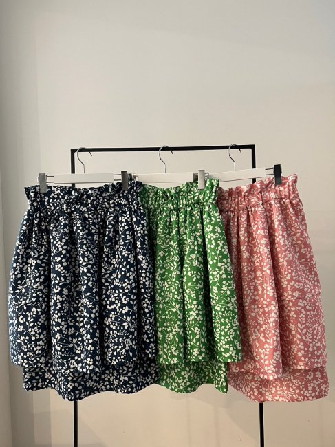 8/12～【MORE FINAL SALE】twinkly flower butterfly double  skirt【3色展開/2サイズ展開】※順次発送予定 - RosyMonster