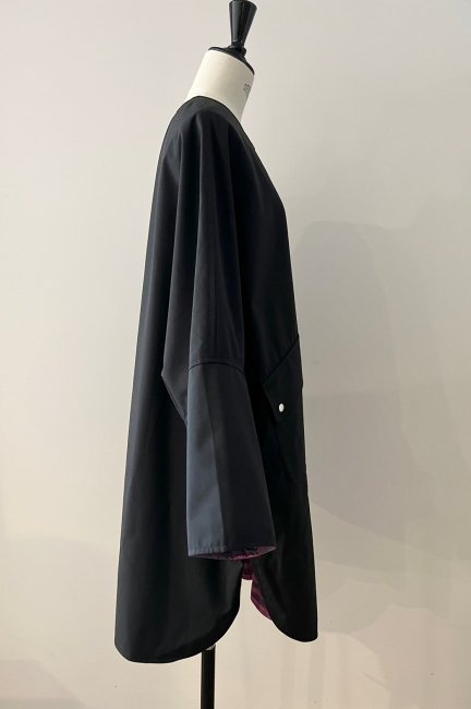 Rosy monster  fuwafuwa poncho coat【black