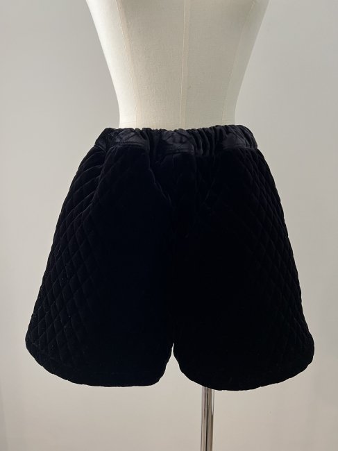 2/17～【WINTER SALE】velours quilting short pants【ブラックのみ