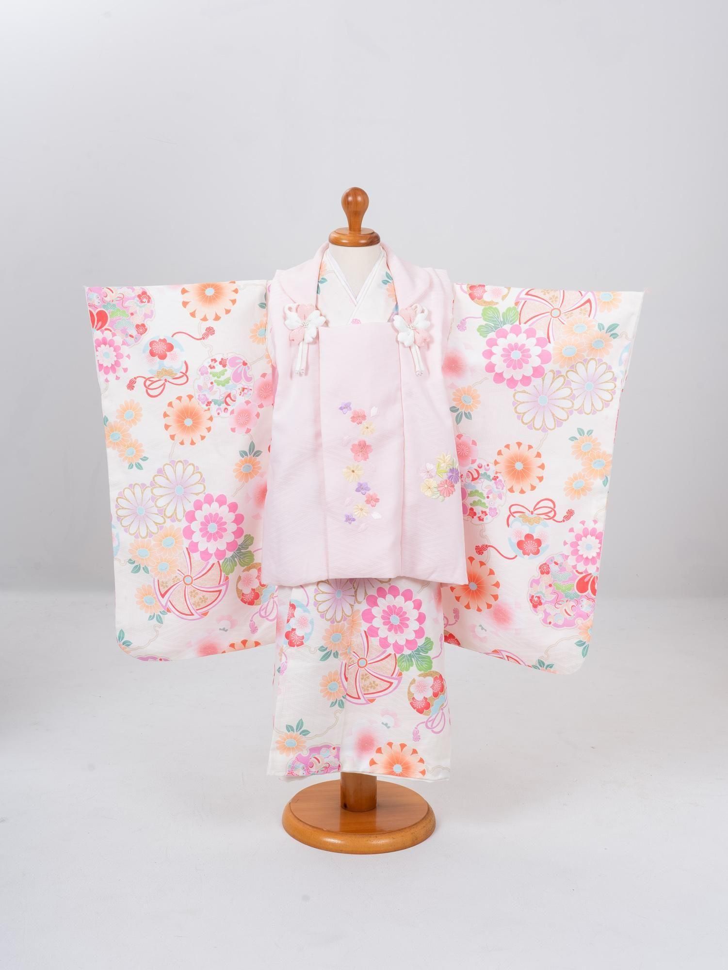 <img class='new_mark_img1' src='https://img.shop-pro.jp/img/new/icons5.gif' style='border:none;display:inline;margin:0px;padding:0px;width:auto;' />＊１１ 　白地に花着物、ピンクに桜被布（３さい）