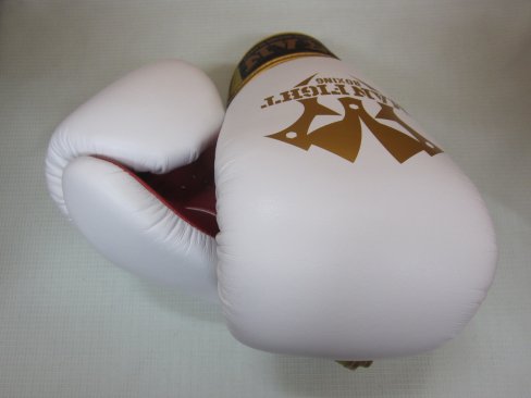 【メーカー協賛期間限定セール】MAN FIGHT BOXING マンファイト 10-12ozグローブ 白/金 ベロクロ式 MICROFIBER  LEATHER＊PU製より強度が格段に高い生地です - ボクシンググローブ、ムエタイ、キック、TWINS、TOP KING、RAJA、格闘技全般