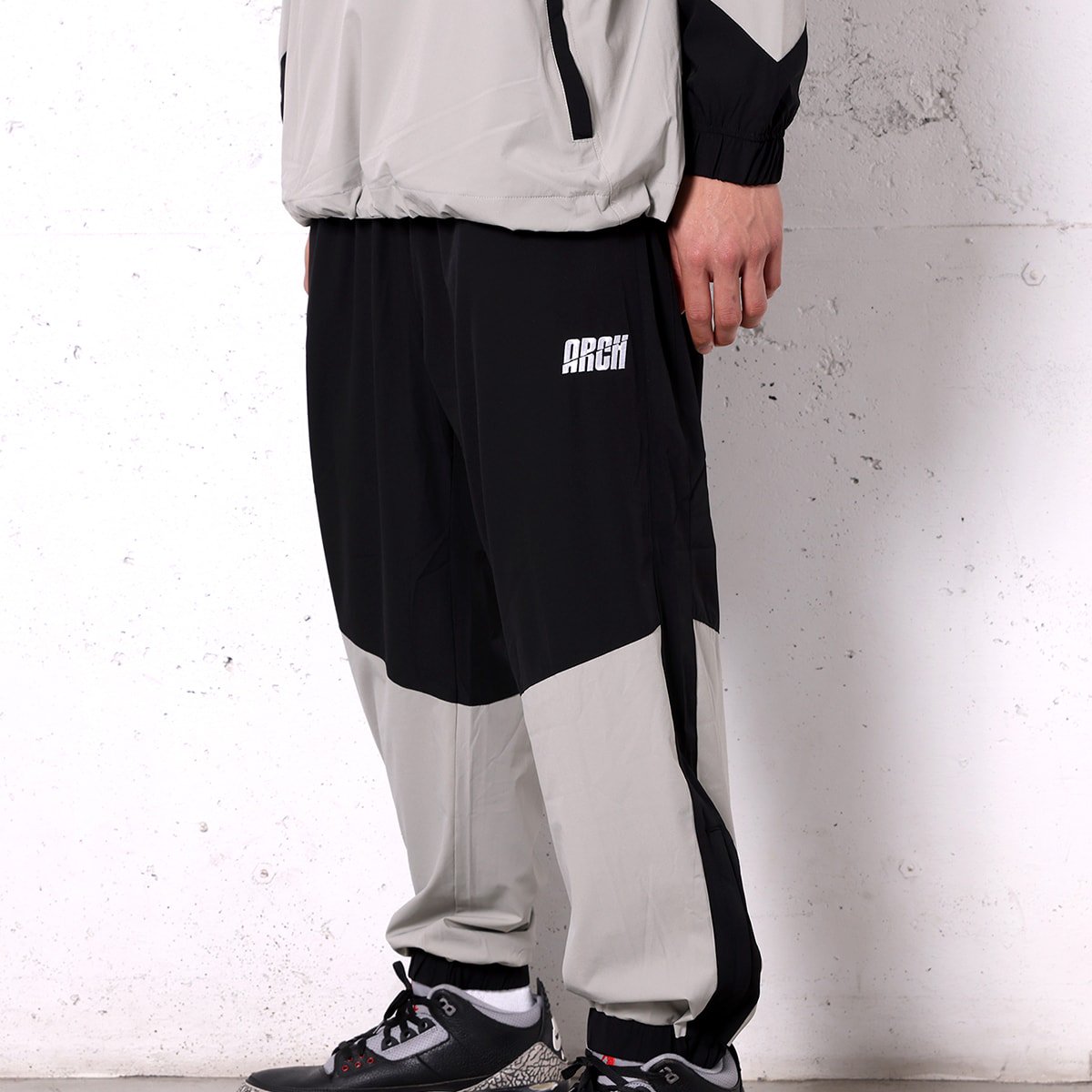 split logo track pants【silver gray】 - Arch ☆ アーチ [バスケットボール＆ライフスタイルウェア  Basketball&Lifestyle wear]