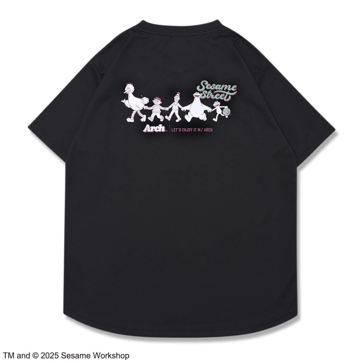 SESAME STREET meets Arch peaceful world tee [DRY]【black