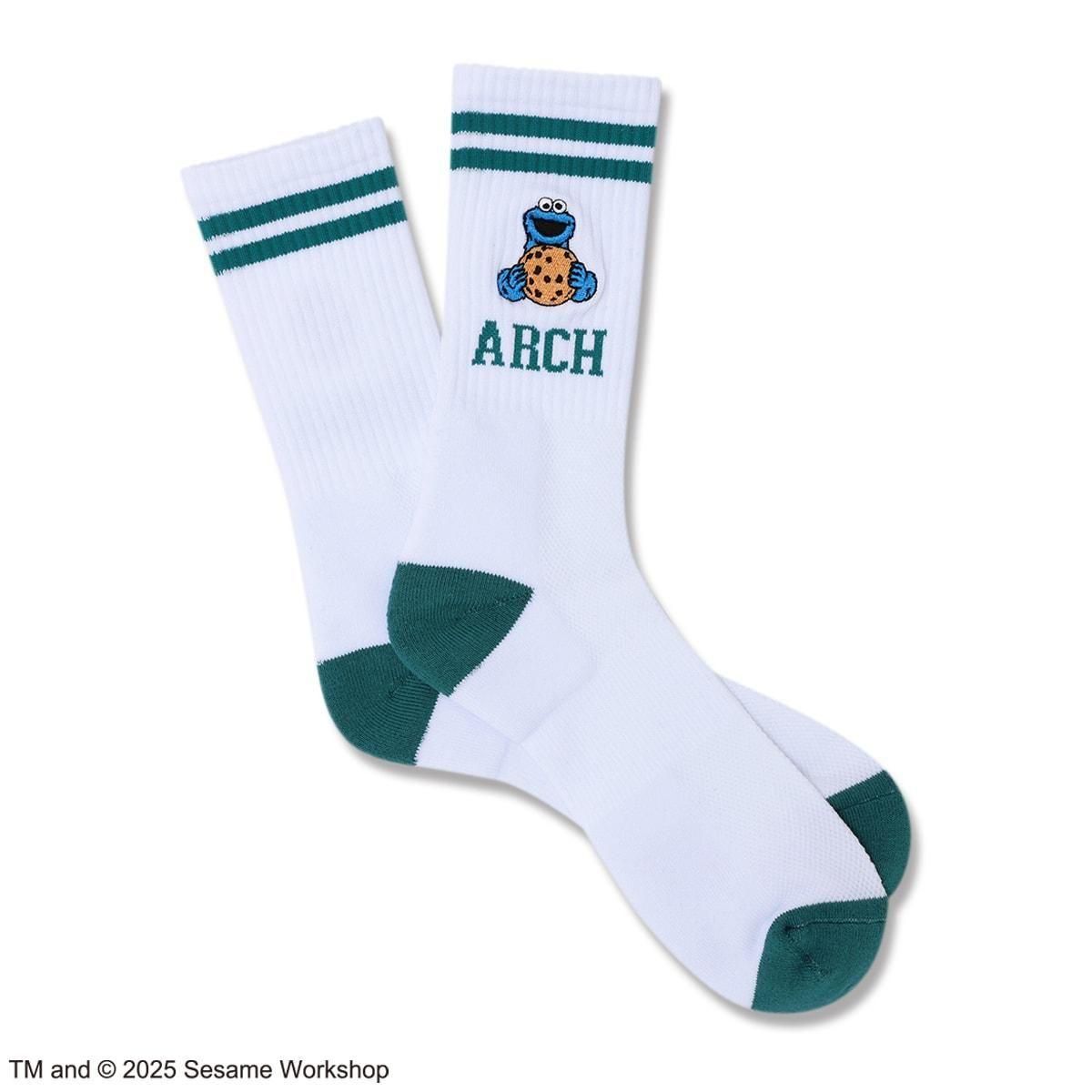 SESAME STREET meets Arch friendship crew mid. socks【white