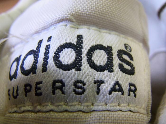 Adidas superstar outlet label