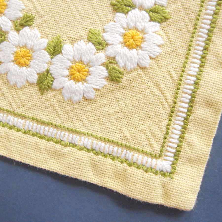 極細繊維クロス * vintage cloth mat ❀ 白いお花 刺しゅうの 青い