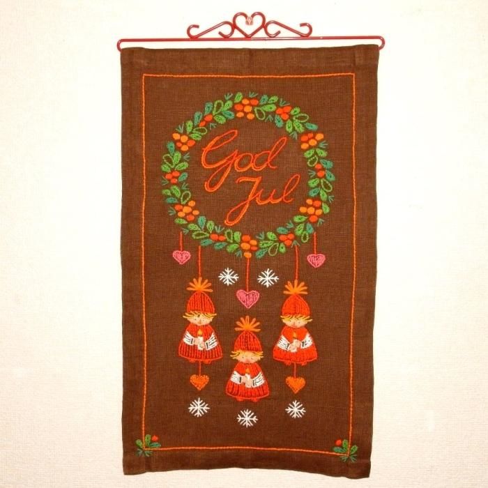 【GOD  JUL・キャンドルを持つトムテ・リース｜刺繍｜タペストリー｜スウェーデン｜ハンドメイド/手作りのクリスマスのビンテージのアイテム】-福岡｜エッグプラント・エッグ｜北欧のビンテージ