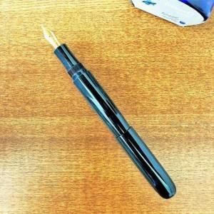 笑暮屋　回転式ボールペン エボナイト製ボールペン 軸色：黒