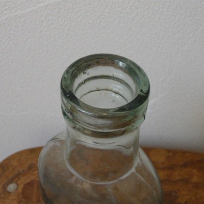 古いガラス瓶 2