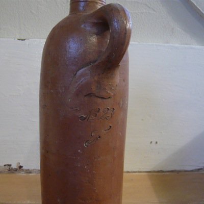 イギリス　古い陶器　インクボトル 2