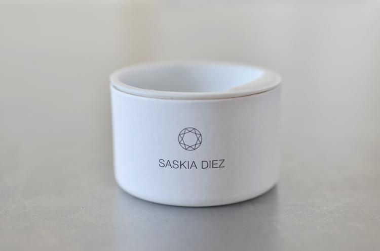 SLING / Saskia Diez