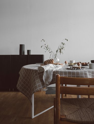 FINE LITTLE DAY | RUTIG JACQUARD WOVEN TABLECLOTH - BROWN (147 x