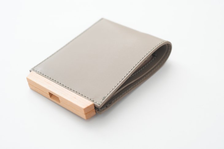 yuruku (ユルク) | Wood Plate Folder Half Wallet (gray) | 財布 カウレザーウォレット【送料無料  シンプル 国産 】 - HAFEN ハーフェン | 北欧・ヨーロッパの雑貨・ポスターを扱う通販ショップ