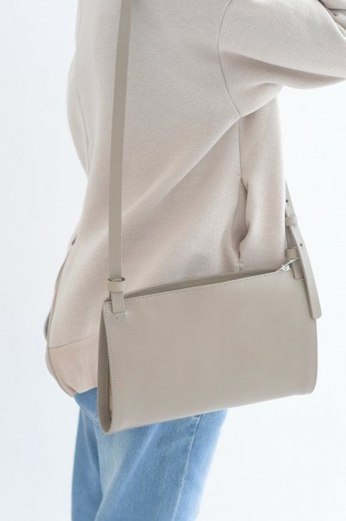 yuruku (ユルク) | Bifold Shoulder Bag (gray) | バッグ【国産レザー シンプル かわいい ショルダーバッグ】 -  HAFEN ハーフェン | 北欧・ヨーロッパの雑貨・ポスターを扱う通販ショップ