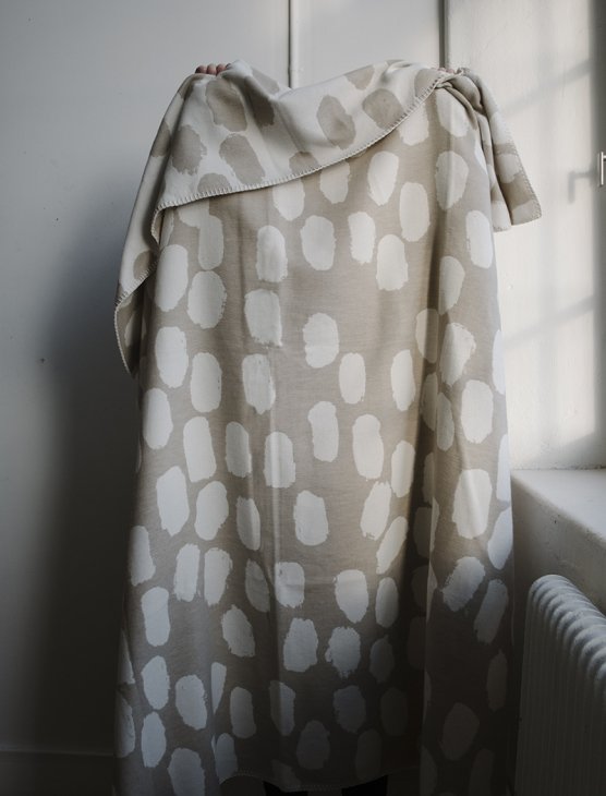 FINE LITTLE DAY | DOTS WOVEN BLANKET (WHITE/SAND) (no.8902.56