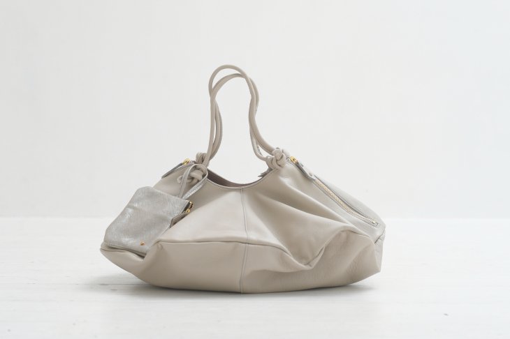 POMTATA (ポンタタ) | ENVAN TOTE L (gray) | トートバッグ【国産レザー シンプル かわいい ポーチ付き】 -  HAFEN ハーフェン | 北欧・ヨーロッパの雑貨・ポスターを扱う通販ショップ