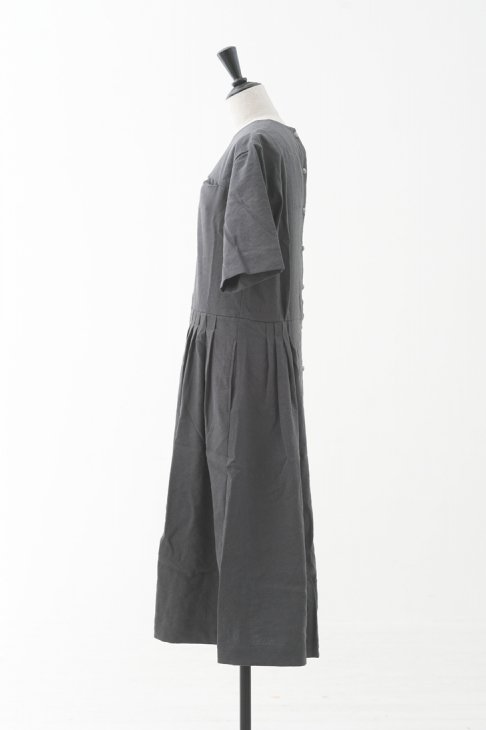 the last flower of the afternoon | 月暈のtucked dress (charcoal