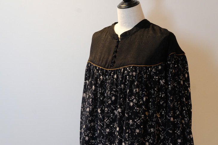 WHYTO. (ホワイト) | Vintage Flower Blouse (black) | 送料無料