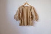 the last flower of the afternoon | gather sleeve pullover (beige) | 送料無料 トップス プルオーバーの商品画像