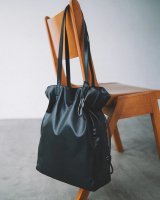 etul (エツル) | APPLE LEATHER ギャザートート (black) | 送料無料 バッグ トートバッグ 鞄 お洒落の商品画像