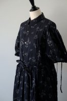 the last flower of the afternoon | 路傍の花 gathered shirt dress (black) | 送料無料 ワンピース レディースの商品画像