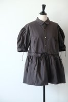 the last flower of the afternoon | 残る雨痕  gather peplum shirt (charcoal) | 送料無料 トップス シャツの商品画像