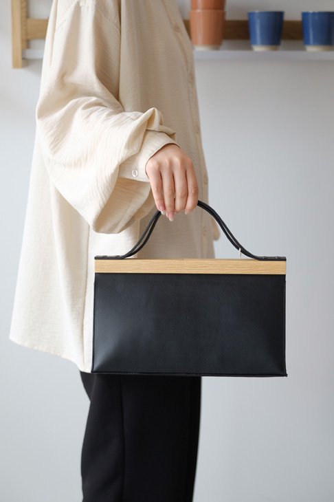 yuruku (ユルク) | Clap Wood Square Hand Bag S (black