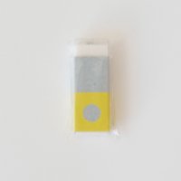 su+ | 消しゴム まる (blue/yellow) | 消しごむ 筆記用具 文房具の商品画像